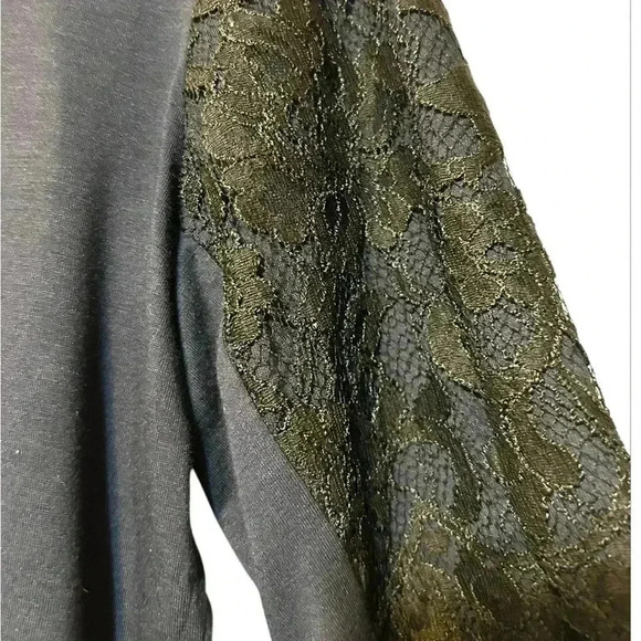 St. John viscose and lace top - Picture 4 of 6